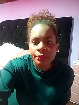 Snapshot of Camille_rose_ chatting on 8, 10, 2025 Camille rose online show from 8, 10, 2025