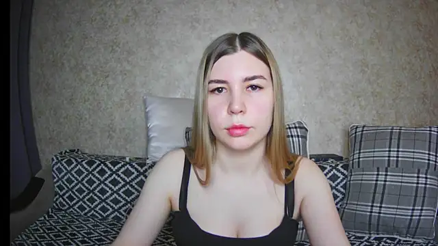 Snapshot of ElllaNuar chatting on 11, 12, 2024 ElllaNuar online show from 11, 12, 2024