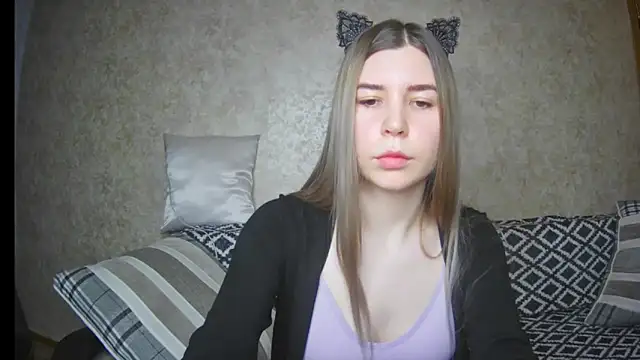 ElllaNuar online show from 3, 2, 2025