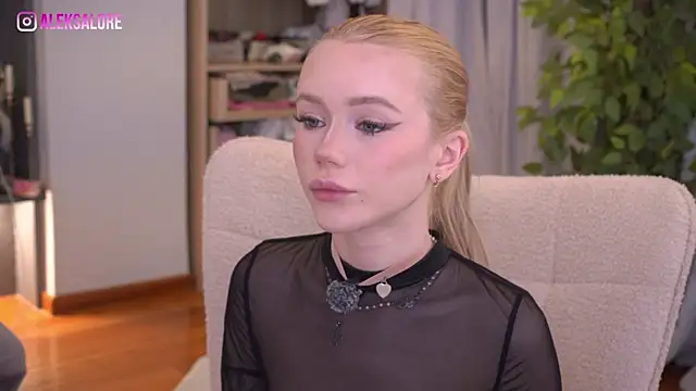 Snapshot of LexieLoree chatting on 13, 6, 2026 LexieLoree online show from 13, 6, 2026