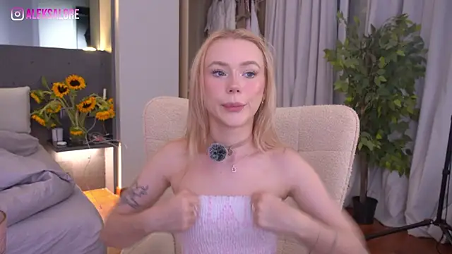 Snapshot of LexieLoree chatting on 12, 7, 2026 LexieLoree online show from 12, 7, 2026