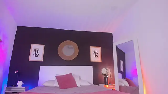 VioletPaket online show from 21, 9, 2025