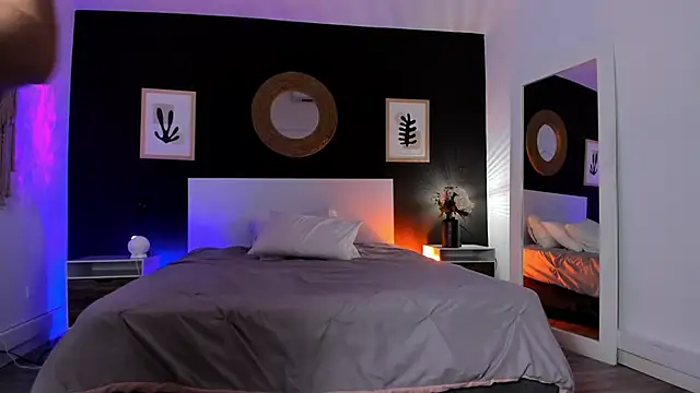 VioletPaket online show from 26, 9, 2025