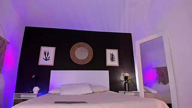 VioletPaket online show from 3, 10, 2025