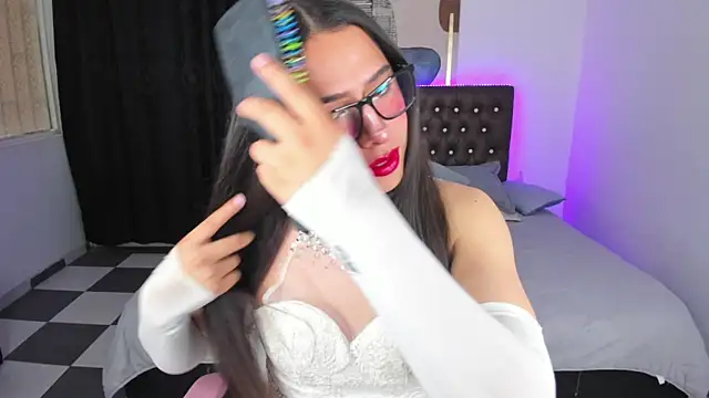 paula kawaiifu  online show from 5, 3, 2025