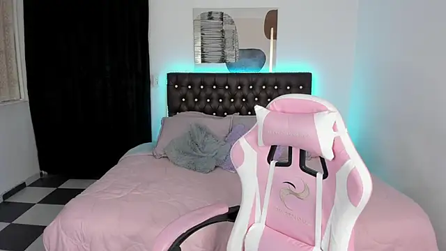 paula kawaiifu  online show from 15, 3, 2025