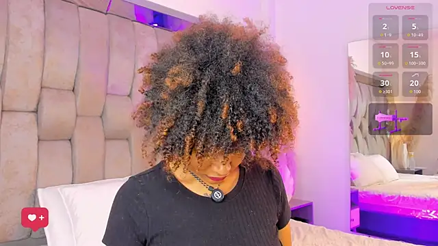 Snapshot of _CurlyGirl_ chatting on 31, 7, 2026 CurlyGirl online show from 31, 7, 2026