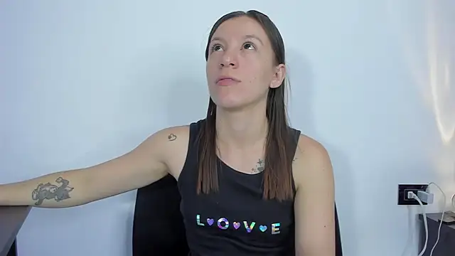 Snapshot of roxanne_jones1 chatting on 12, 6, 2026 roxanne jones1 online show from 12, 6, 2026