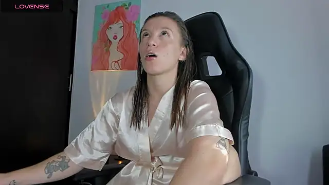 Snapshot of roxanne_jones1 chatting on 16, 7, 2026 roxanne jones1 online show from 16, 7, 2026
