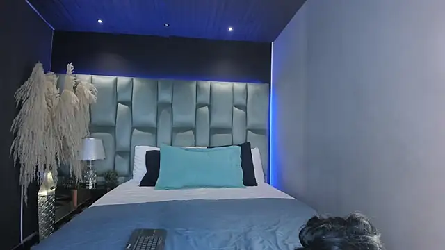 Snapshot of MadelineJones chatting on 18, 9, 2025 MadelineJones online show from 18, 9, 2025