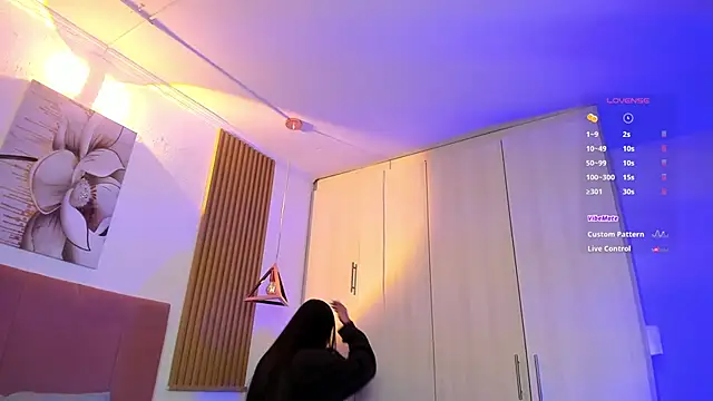 mia nevaeh online show from 9, 11, 2025