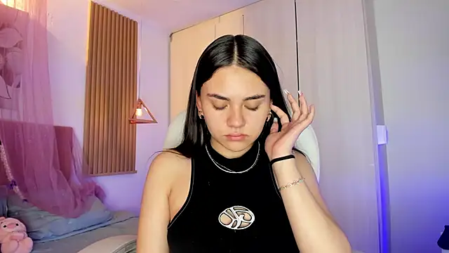 mia nevaeh online show from 2, 3, 2026