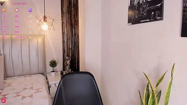 Snapshot of Zuzu_sweet chatting on 6, 5, 2026 Zuzu sweet online show from 6, 5, 2026