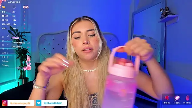 Snapshot of charlotte__grey chatting on 4, 3, 2025 charlotte grey online show from 4, 3, 2025