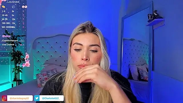 Snapshot of charlotte__grey chatting on 7, 3, 2025 charlotte grey online show from 7, 3, 2025