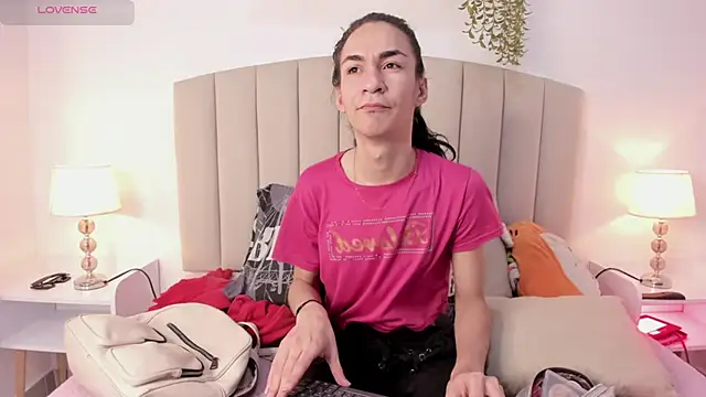 Mia thompson 19 online show from 24, 10, 2025