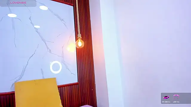 Mia thompson 19 online show from 10, 4, 2026