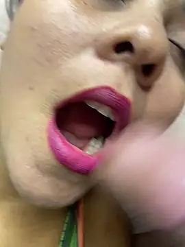 Snapshot of mayemarc chatting on 28, 11, 2025 mayemarc online show from 28, 11, 2025