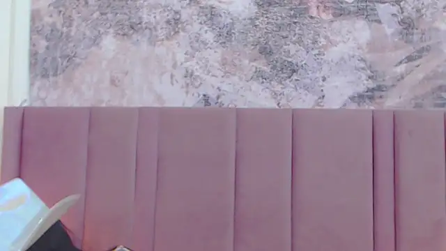 Snapshot of SabrinaDevill chatting on 31, 10, 2025 SabrinaDevill online show from 31, 10, 2025