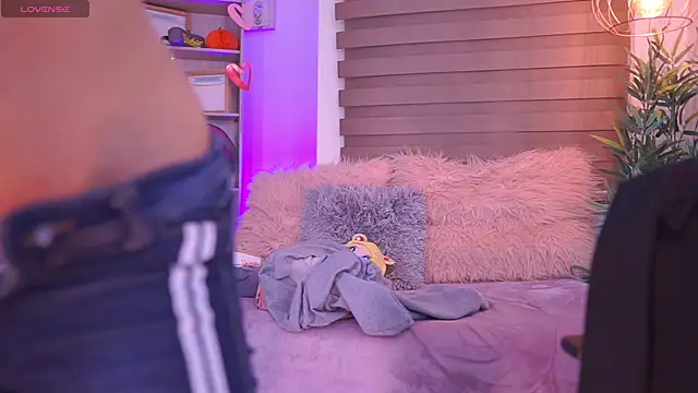 madelyn rose  online show from 12, 9, 2025