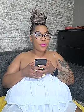 Snapshot of ExclusiveLeexx chatting on 24, 10, 2025 ExclusiveLeexx online show from 24, 10, 2025