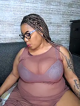 Snapshot of ExclusiveLeexx chatting on 30, 10, 2025 ExclusiveLeexx online show from 30, 10, 2025