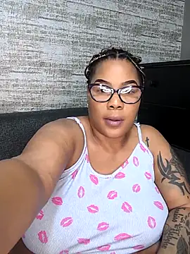 Snapshot of ExclusiveLeexx chatting on 30, 10, 2025 ExclusiveLeexx online show from 30, 10, 2025