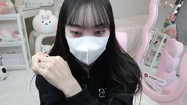 momo room online show from 19, 1, 2025