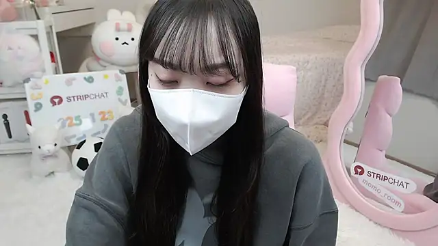 momo room online show from 23, 1, 2025