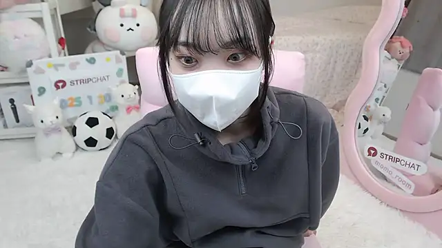 momo room online show from 30, 1, 2025