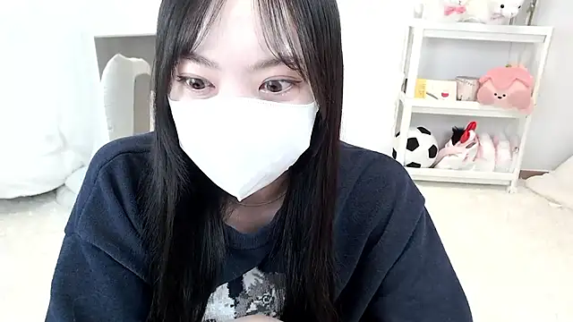 Snapshot of momo_room chatting on 25, 4, 2026 momo room online show from 25, 4, 2026