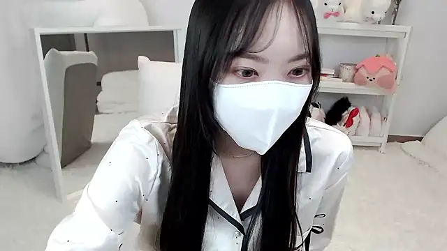 Snapshot of momo_room chatting on 9, 5, 2026 momo room online show from 9, 5, 2026