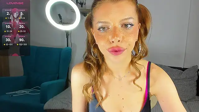 Snapshot of Hannah_Carr chatting on 5, 10, 2025 Hannah Carr online show from 5, 10, 2025