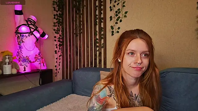 Snapshot of _SweetFox_ chatting on 12, 9, 2025 SweetFox online show from 12, 9, 2025