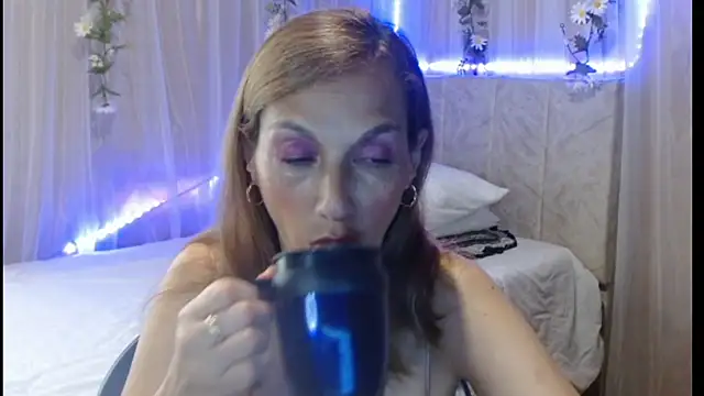 italagomez  online show from 23, 2, 2025