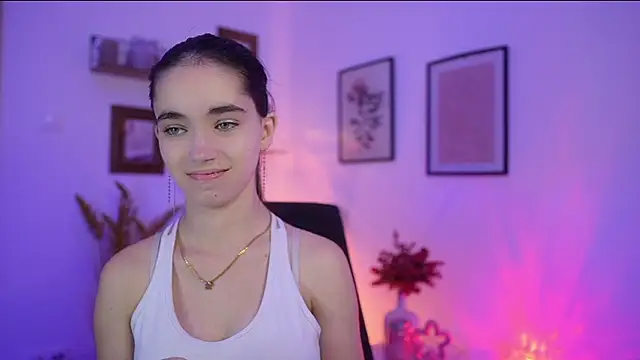 Snapshot of Gia_Paige18 chatting on 4, 11, 2025 Gia Paige18 online show from 4, 11, 2025