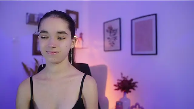 Snapshot of Gia_Paige18 chatting on 13, 11, 2025 Gia Paige18 online show from 13, 11, 2025