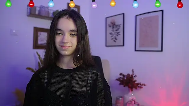 Snapshot of Gia_Paige18 chatting on 13, 12, 2025 Gia Paige18 online show from 13, 12, 2025