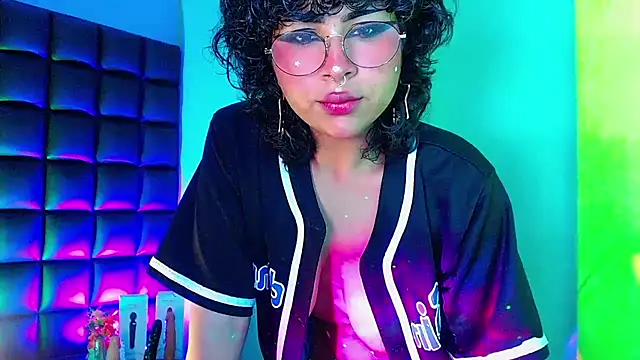 kuromi69 online show from 5, 2, 2025