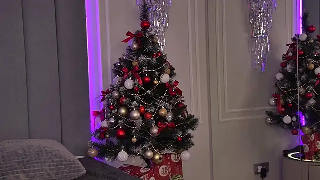 Snapshot of ChloeMarsch chatting on 16, 12, 2025 ChloeMarsch online show from 16, 12, 2025