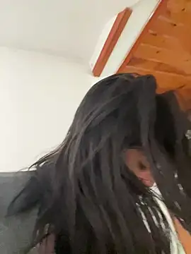 Stephania 18 online show from 8, 3, 2025