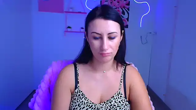 Loren Moa online show from 3, 11, 2025