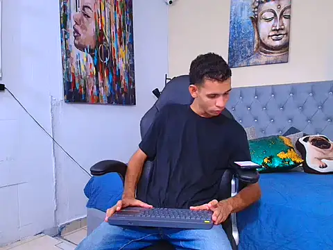 tonny 23cm  online show from 8, 9, 2025