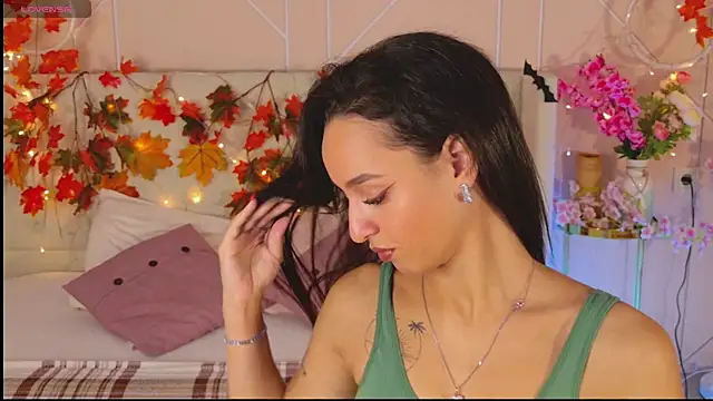 Lolly Neal online show from 10, 11, 2025