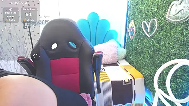 evelyn mature19 online show from 6, 3, 2025