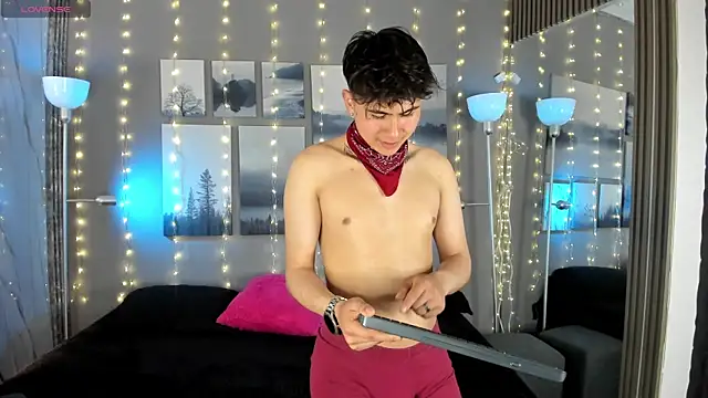 Snapshot of noah_and_rose chatting on 7, 11, 2025 noah and rose online show from 7, 11, 2025