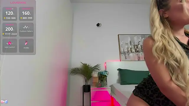 Snapshot of zoey_marie chatting on 13, 11, 2025 zoey marie online show from 13, 11, 2025