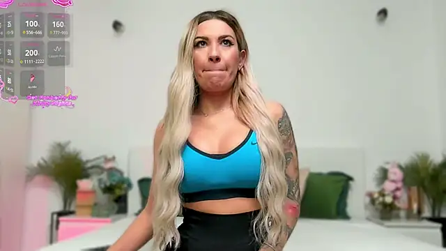 Snapshot of zoey_marie chatting on 2, 12, 2025 zoey marie online show from 2, 12, 2025