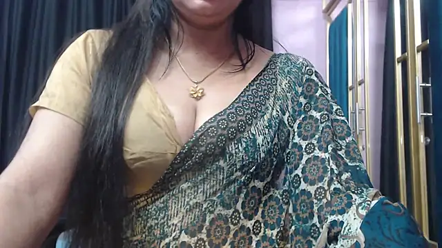 Snapshot of desi-maisa130 chatting on 17, 10, 2025 desi-maisa130 online show from 17, 10, 2025