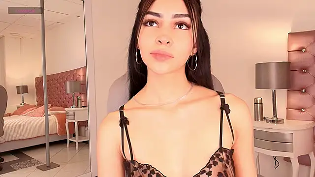 Snapshot of celine_golden1 chatting on 16, 10, 2025 celine golden1 online show from 16, 10, 2025